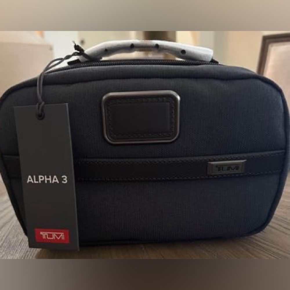 Tumi Alpha 3 split travel kit - Picture 2 of 4